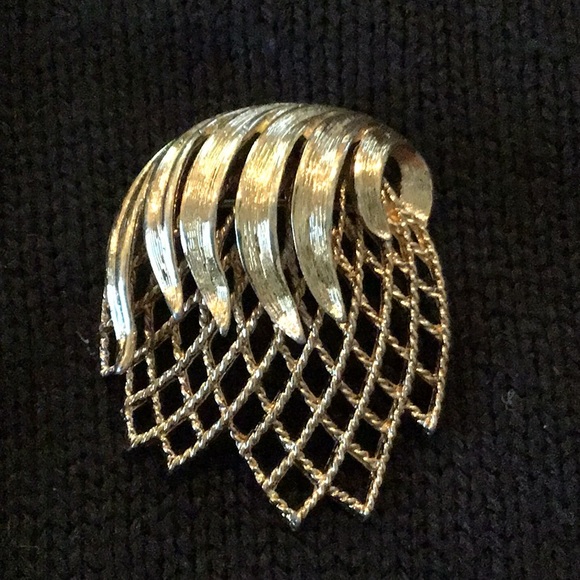 Vintage Monet Brooch - Picture 1 of 2